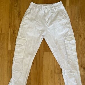 WHITE CARGO PANTS🤍